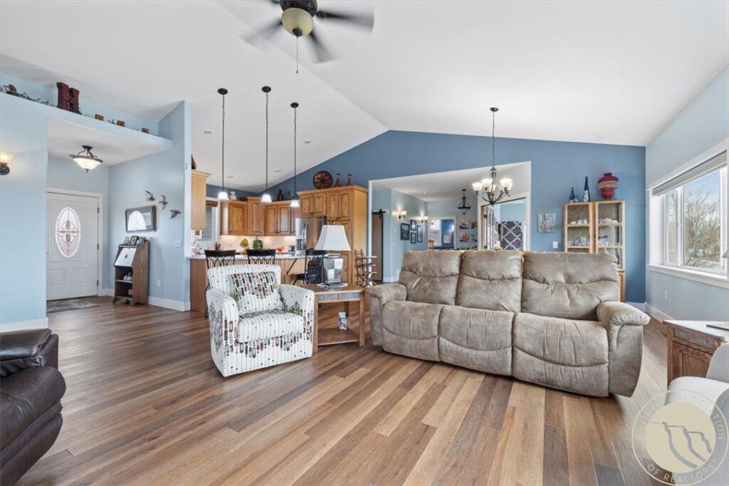 1320 Florian Avenue, Huntley, MT photo 5