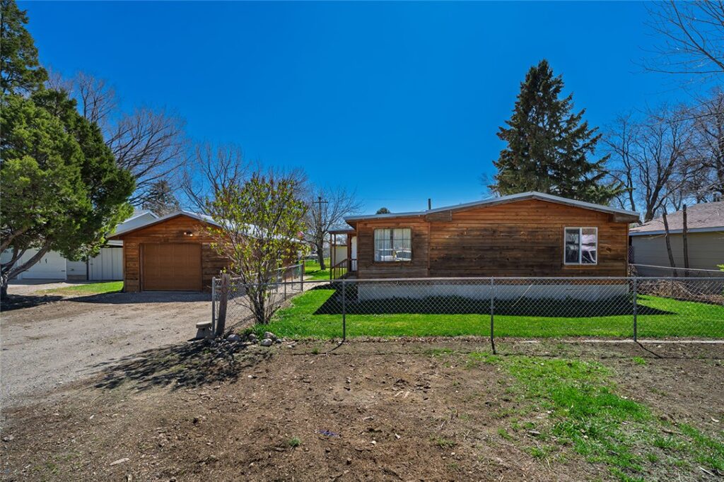 106 1st Ave SE, Park City, MT photo 1