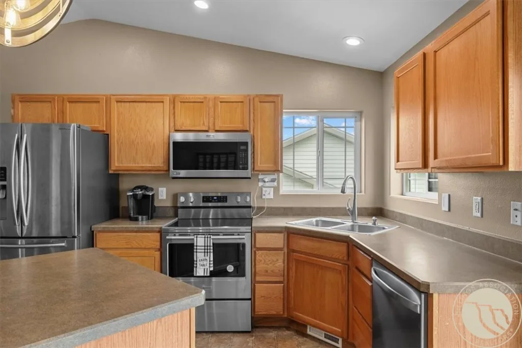 1836 Wicks Ln, Billings, MT photo 9