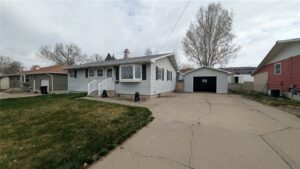 131 Maple Avenue, Glendive, MT photo 2