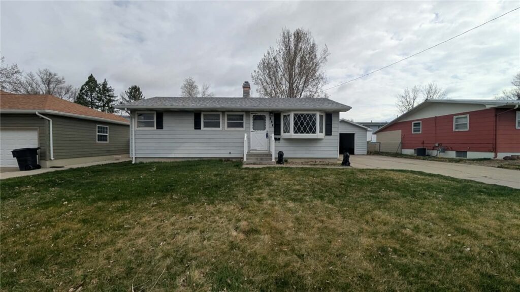 131 Maple Avenue, Glendive, MT photo 3