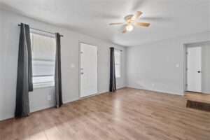 933 N 23rd Street, Billings, MT photo 2