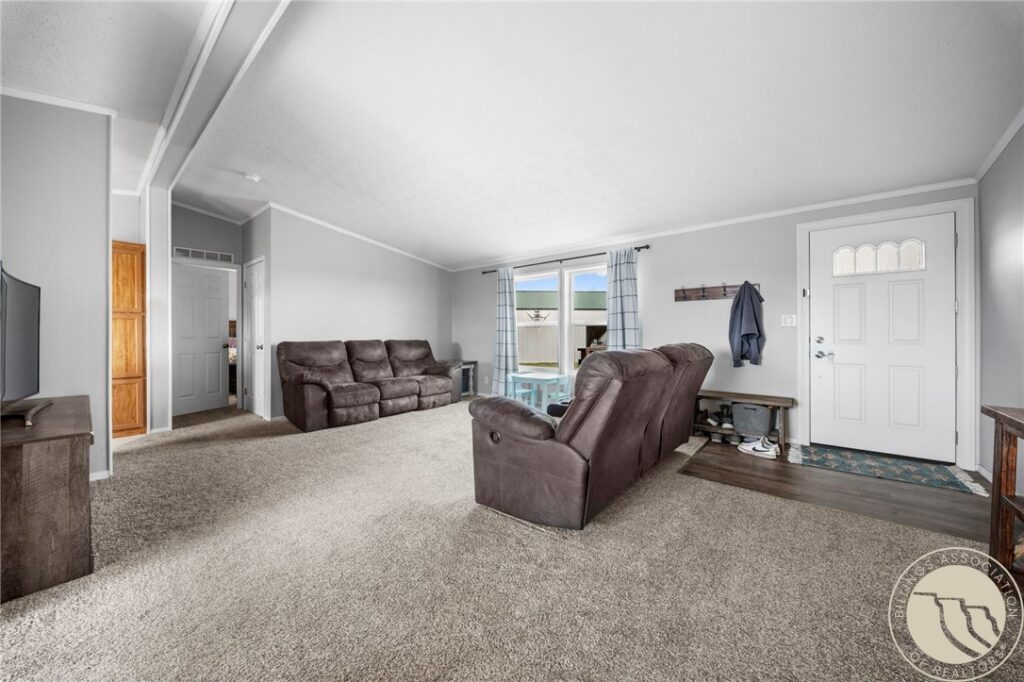 6830 Shooters Bluff Trl, Huntley, MT photo 3