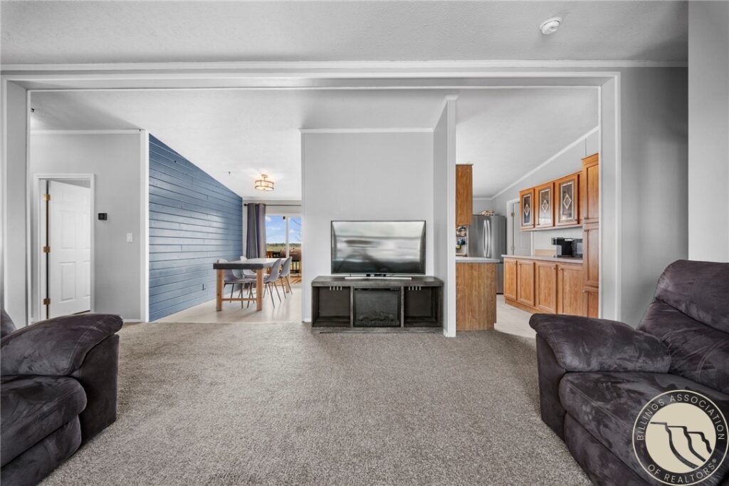 6830 Shooters Bluff Trl, Huntley, MT photo 4