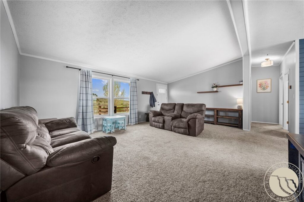 6830 Shooters Bluff Trl, Huntley, MT photo 6