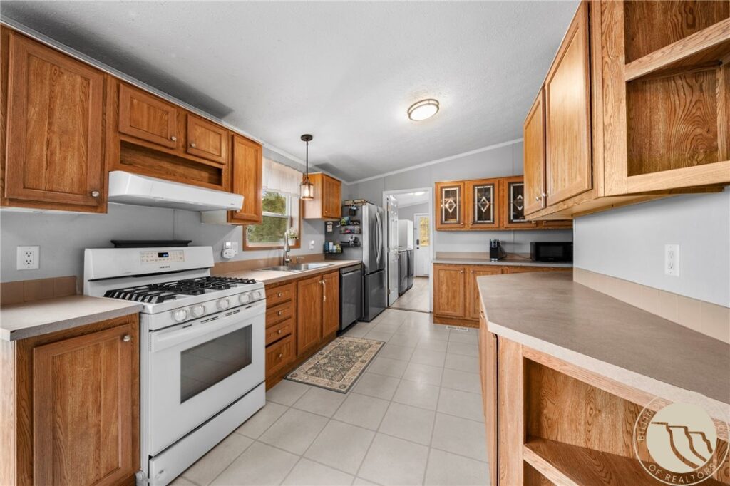 6830 Shooters Bluff Trl, Huntley, MT photo 8