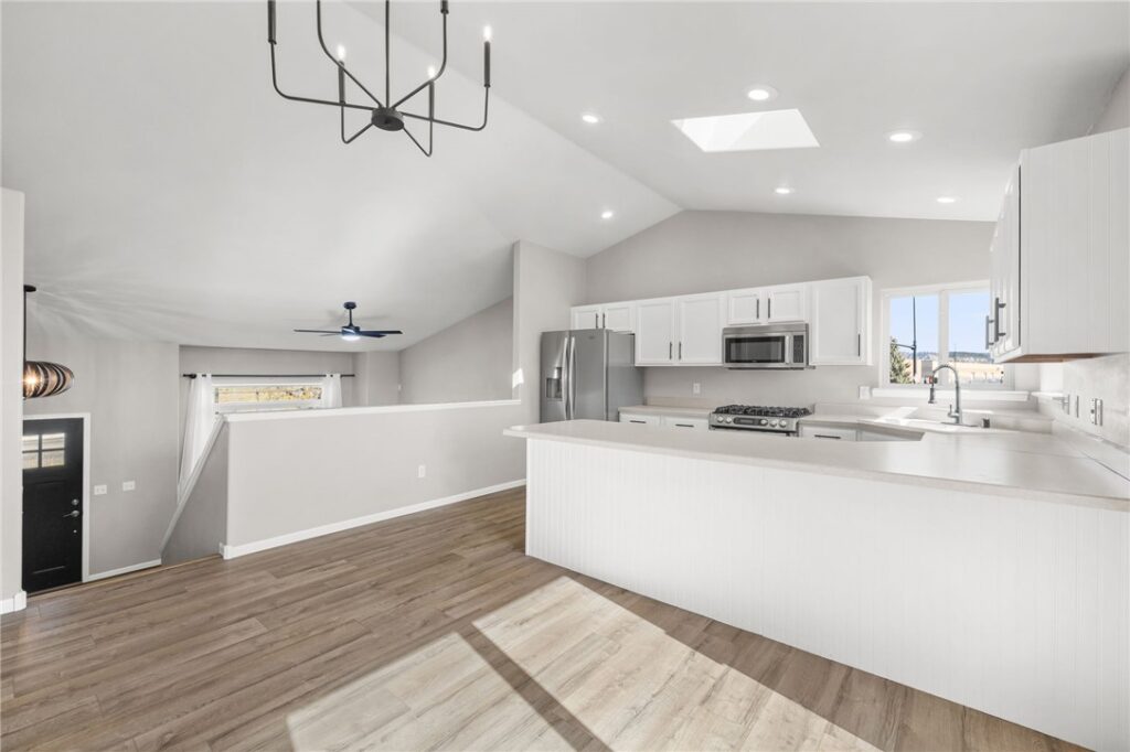 13 S 38th Street W, Billings, MT photo 10