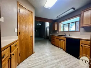 1080 Clark Avenue, Billings, MT photo 8