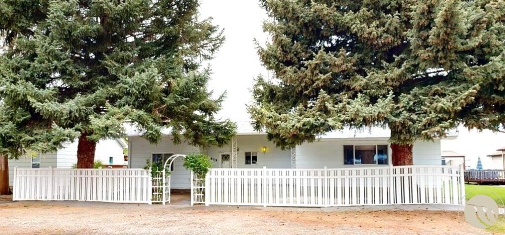 215 1st St SE, Park City, MT