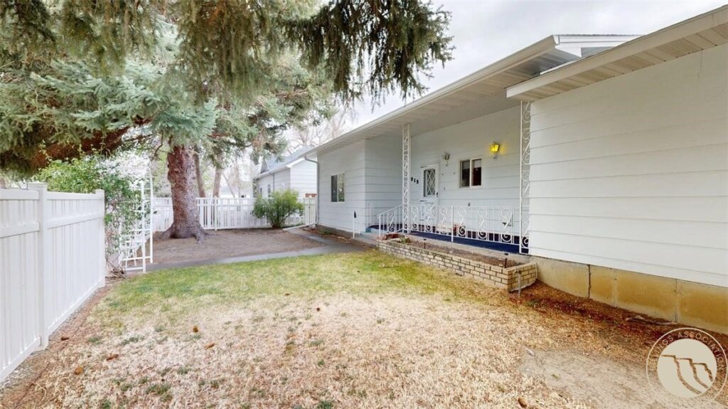 215 1st St SE, Park City, MT photo 2
