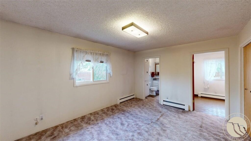 215 1st St SE, Park City, MT photo 10