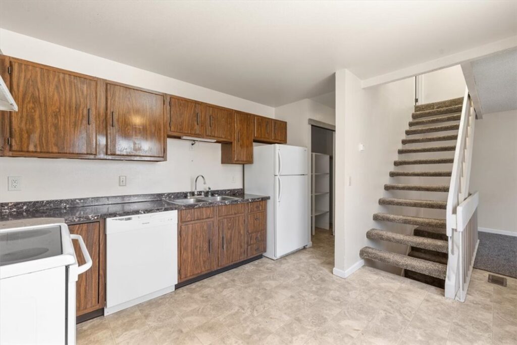 2252 Avenue C, Billings, MT photo 3