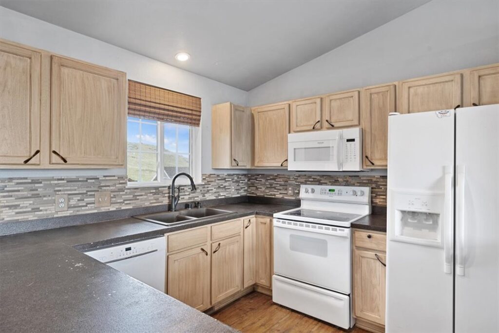 7645 Century Hills Road N, Billings, MT photo 9