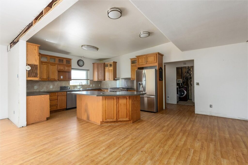 714 N Eggebrecht Lane, Billings, MT photo 2