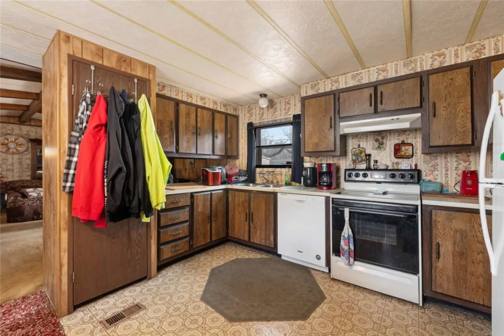 16 Woodgrain Drive, Billings, MT photo 7
