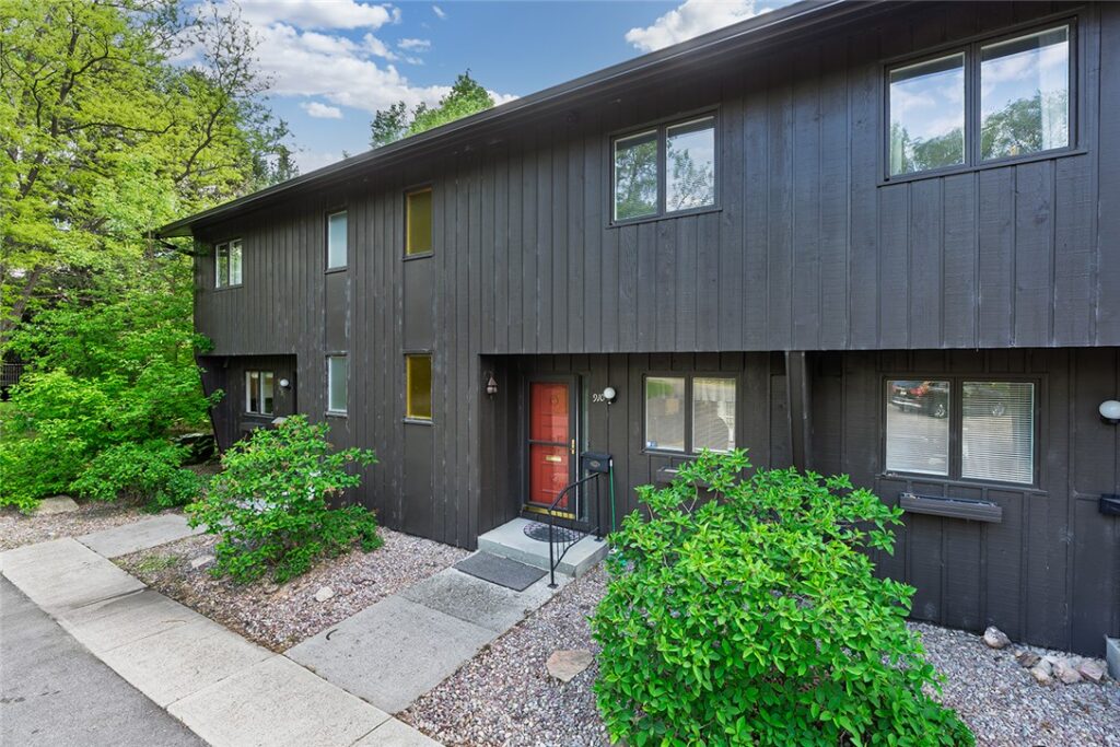 910 13th Street W, Billings, MT Townhouse in Billings, MT photo 2