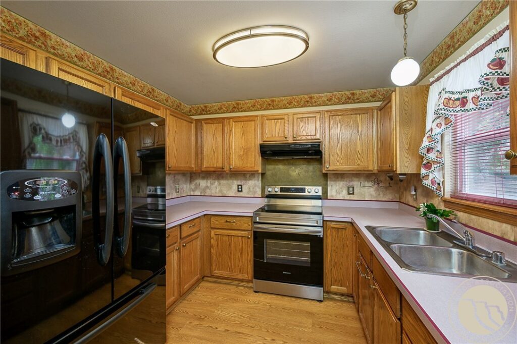1410 Hawthorne Lane, Billings, MT Single Family in Billings, MT photo 3